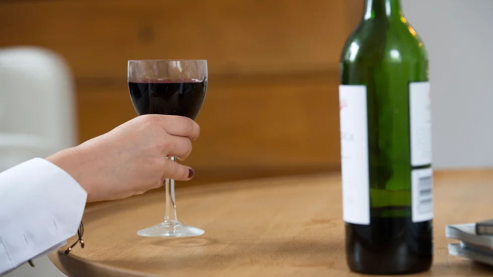 I Frankrike börjar alltmer alkoholfria alternativ – förutom vatten – serveras på krogarna. Arkivbild.