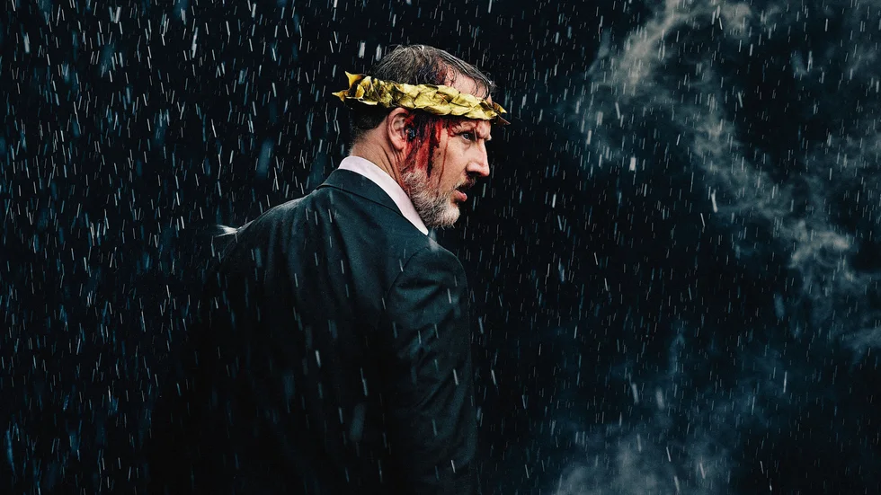 Aksel Morisse spelar Julius Caesar på Uppsala Stadsteater. Pressbild.