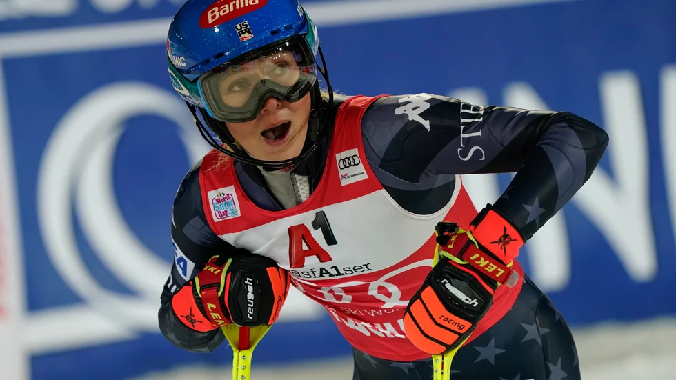 Mikaela Shiffrin mådde dåligt efter slalomtävlingen i Flachau i tisdags kväll.
