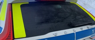 Farliga föremål påträffades vid poliskontroll • Man och kvinna misstänks för flera brott