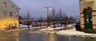 Räddningstjänsten fick hjälpa loss hemtjänstbil • Så blir helgvädret • Plusgrader och snöslask
