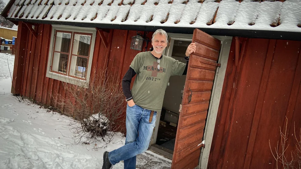 Mikael Andersson driver företaget Naturkraft som specialiserar sig på naturupplevelser. Nu har han flyttat in i Rademachersmedjorna. 
