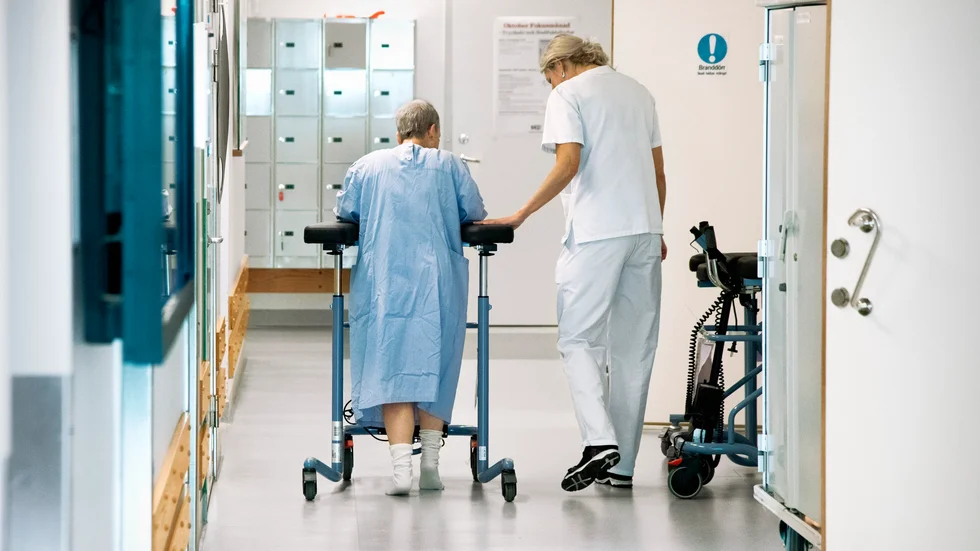 Utbildning inom vård och omsorg, skola eller it-yrken ligger bra till bland ansökningarna om studiestöd för omställning mitt i arbetslivet. Arkivbild.