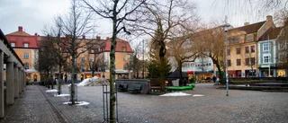 Gör en park på torget istället!