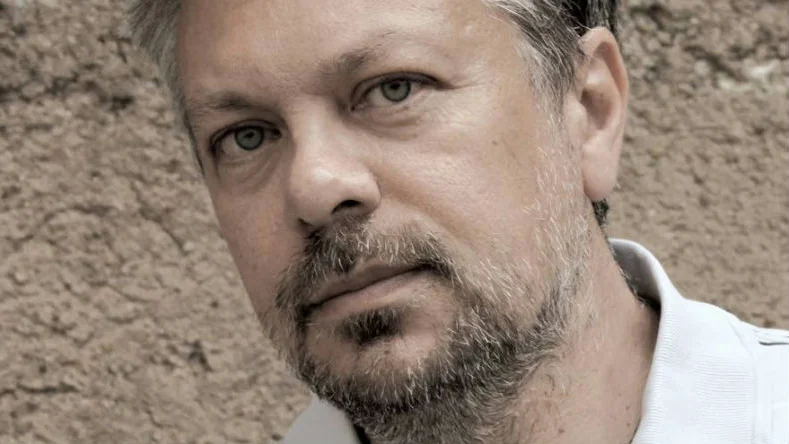 författaren. Michail Sjisjkin utmanar läsaren med sin nya, väldiga bok.
