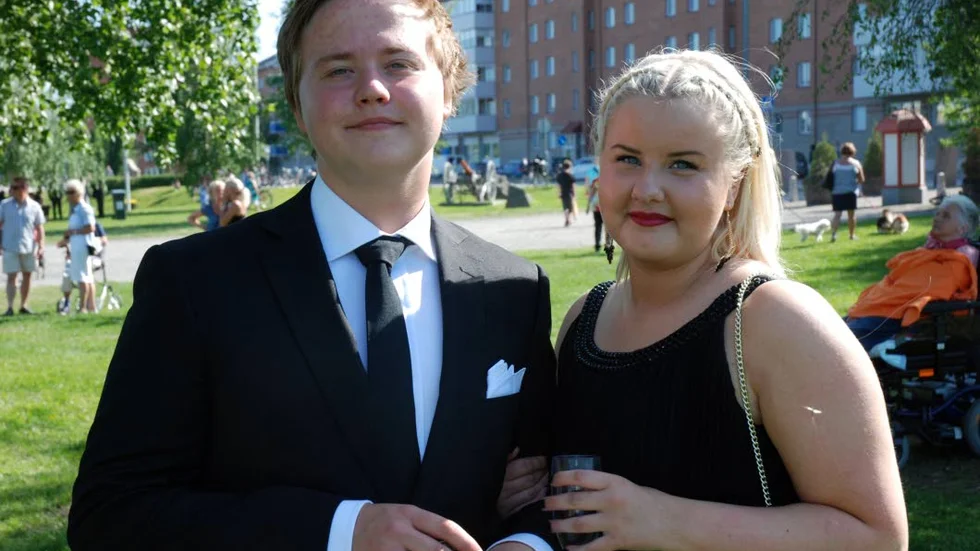 Arrangör. Amanda Lund, som arrangerat studentbalen, tillsammans med sin kavaljer.