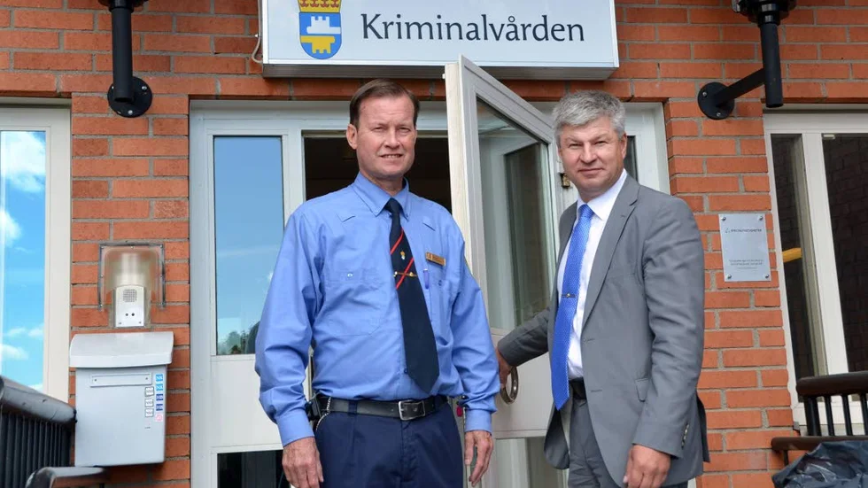 FÖRÄNDRING. Regionchefen Per-Eric Gustavsson (till höger)  och kriminalvårdschefen Janne Wallin (till vänster)  informerade under tisdagen om de kommande förändringarna på anstalten i Haparanda.
