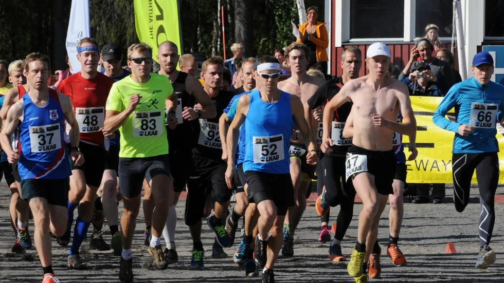 Starten. David Forsman (52) och Maria Lundgren (lilla bilden)                                 hade inga problem att ta hem Dundret Extreme Running.?Foto: Mats Henriksson/Yngve Johansson (lilla bilden)