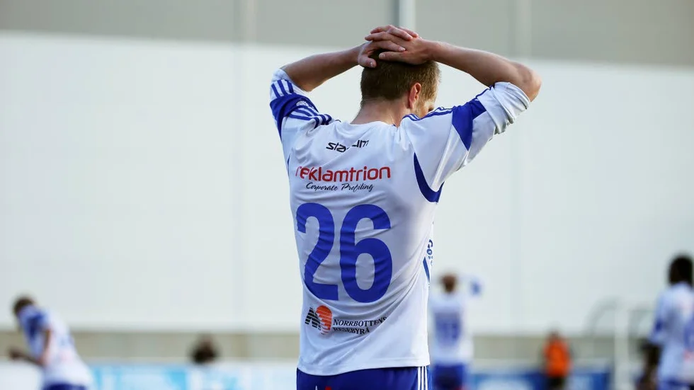 Tungt. Vladimir Lazarev deppar efter nya förlusten. IFK Luleå har bara tagit fyra poäng på fyra matcher.