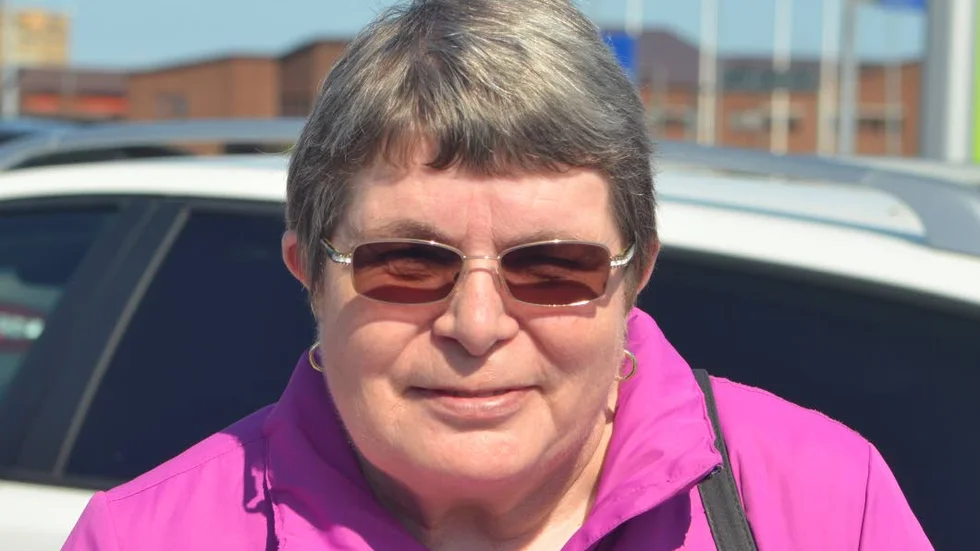 Helmi Vähäkuopus, 61, Haparanda.
– Det är bra att Cape east öppnar igen. Men universitet är jag tveksam till, det är bättre att hjälpa på plats. Jag var liten och kunde bara finska när vi flyttade till Göteborg, det var inte lätt.