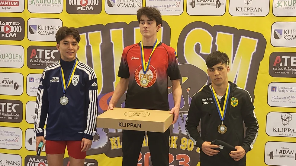Brottning. Motala ABK:s David Jansson, längst till vänster, tog silver i U17-SM i Klippan. 