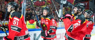 Bildspel: Se bilderna från den heta premiären