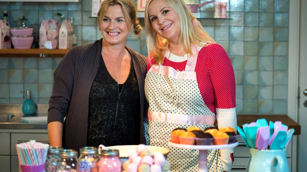 Norges bakdrottning Manuela Kjeilen bjuder Mia Gahne på lite kaktips.