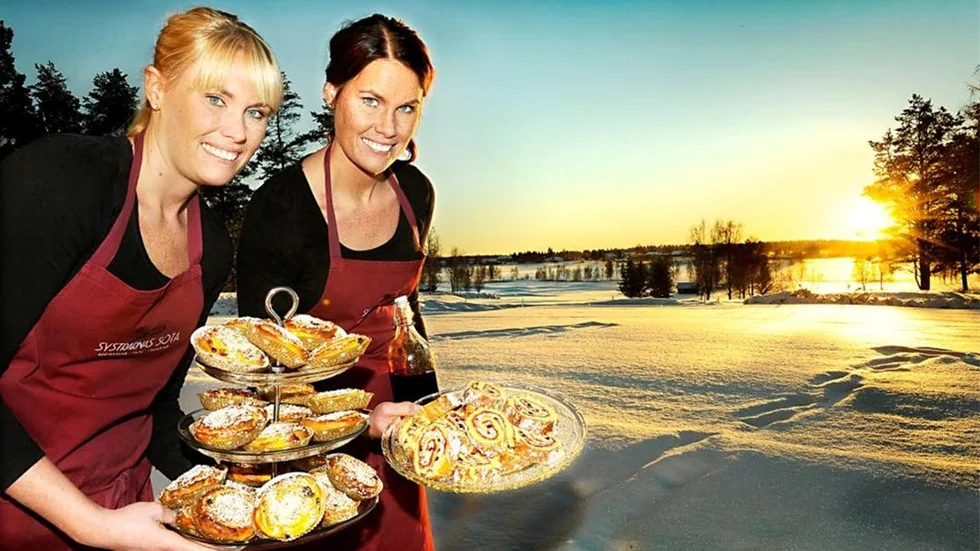 När Emma och Elin bullar upp till advent så gör de det med hembakt fikabröd i massor.