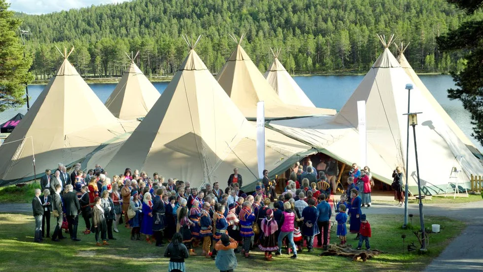 FESTLIGT. Första året Sápmi awards genomfördes var 2012. Det är tävlingar i olika kategorier, konserter och galamiddag.