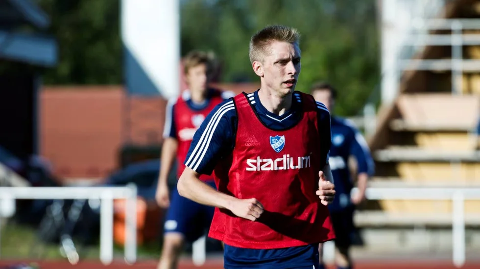 Nu är det klart. IFK Luleå har sålt Daniel Ahonen till danska Silkeborg. Där har han skrivet ett kontrakt på tre och ett halvt år.