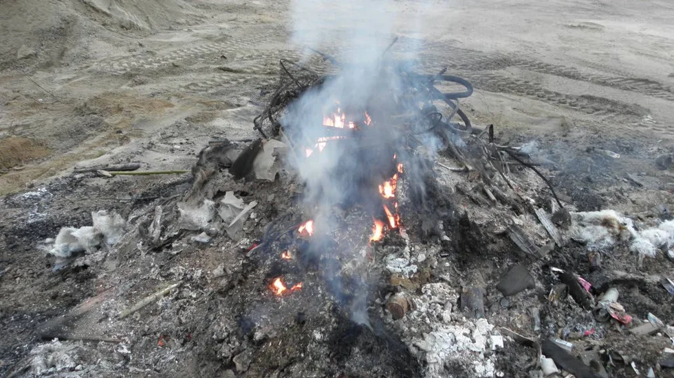 Här invid vägen till Korpilombolo vid Hiirivaara omkring sju kilometer från centrala Övertoneå pågick det som Per Lundbäck kallar för "kemfabrik" där gifterna ut i luft och vatten.FOTO: Övertorneå kommun