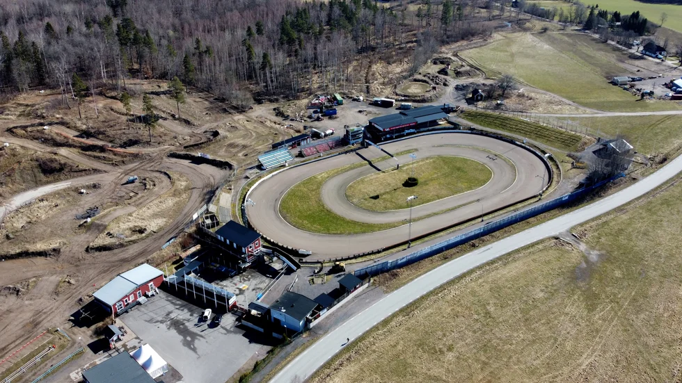 Piraternas speedwayarena på Dunteberget byter namn igen. 2023 kommer den att heta Auto-experten arena. "Det finns muskler där", säger Piratledaren Daniel Davidsson.