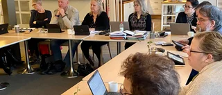 Tjänstemännen får fatta beslut kring skolbesparingar