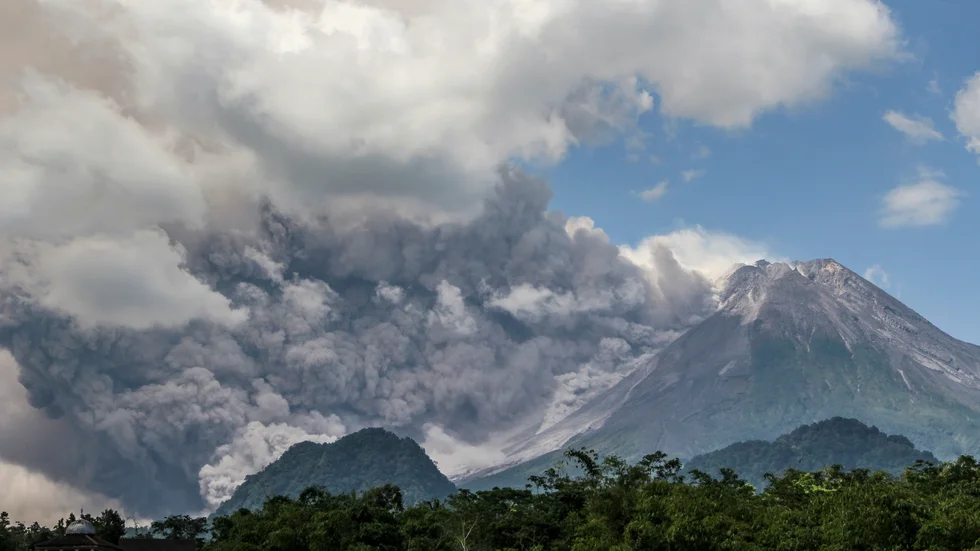 Merapi på Java i Indonesien är en av världens mest aktiva vulkaner.