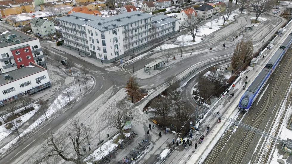 Framkomligheten till resecentrum kommer att påverkas på den här sidan av järnvägen och Tierp kommun vill i stället att bilsister beger sig till andra sidan, där Möbeln ligger, för hämtning- och lämning av resenärer.
