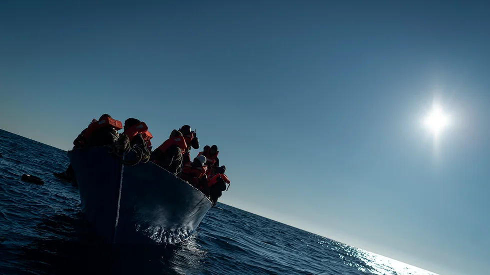 Omkring 30 migranter saknas i samband med ett räddningsförsök av en båt utanför Libyens kust. Arkivbild.
