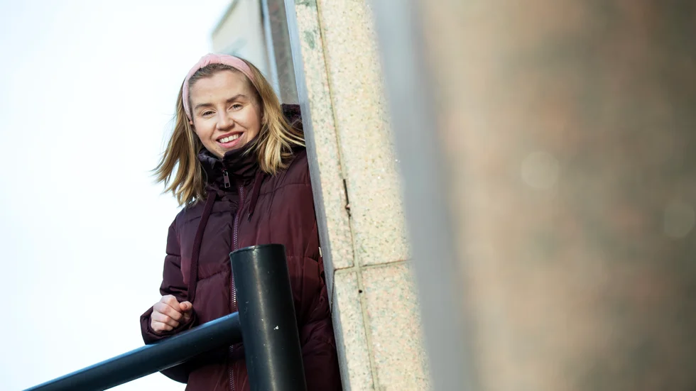 "Man är bra precis som man är", säger Maja Johansson som själv aldrig ger upp utan försöker om och om igen tills hon lyckas.