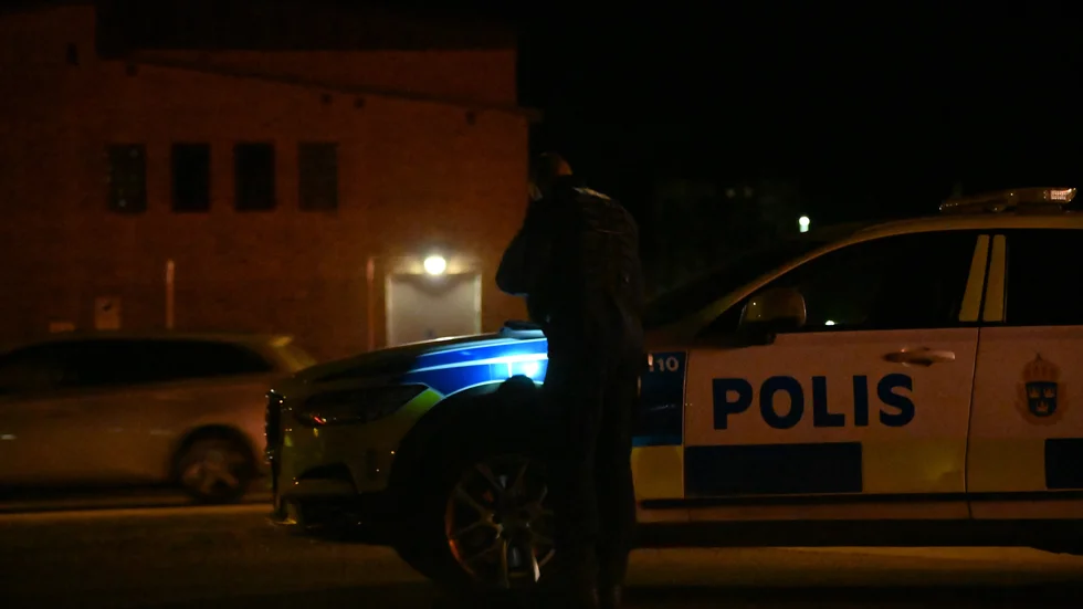 Flera polispatruller sökte på onsdagskvällen efter en drönare som ska ha varit synlig över Linköping.