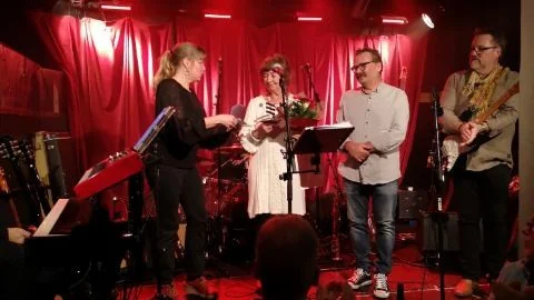 Gudrun Wakk får Uno Corsvant pris på Roxy