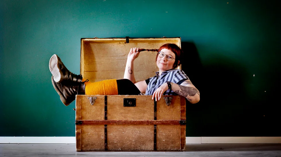 Maja Hamelius har drivit vintagebutik och har en klädstil som innefattar plagg från sekelskiftet fram till i dag. En ständig källa till inspiration är Pippi Långstrump där ledordet är bekvämt. "Det är inspirerat av Pippi men inte utklätt."