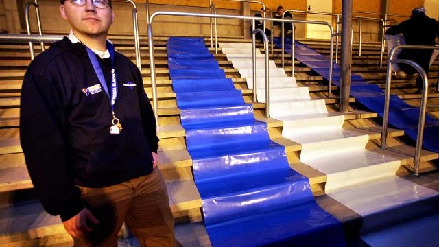 IFK Motalas nybildade supporterklubb, Forza Blåvitt, förbereder sig för fullt inför söndagens bandypremiär. Pierre Eriksson och de andra hoppas att deras insats ska locka mer publik till matcherna och skapa högre stämning.	                     Bild: MIA KARLSVÄRD
