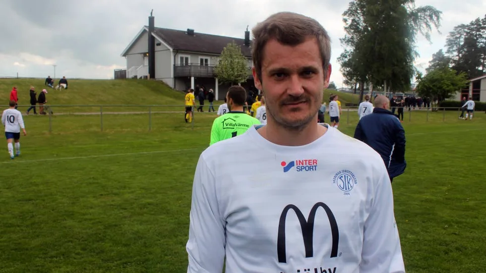 Robin Lennartsson, mittbacken, var med och kämpade sig till en poäng för Skeninge IK i den tidiga seriefinalen mot Östria Lambohov.