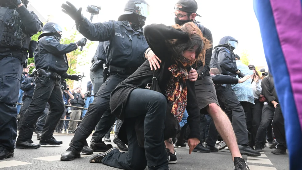 Protesterna bröt ut efter att fyra aktivister från extremvänstern tidigare i veckan dömts till fängelse för att ha deltagit i en attack mot en nynazist. Bilden är från i lördags.