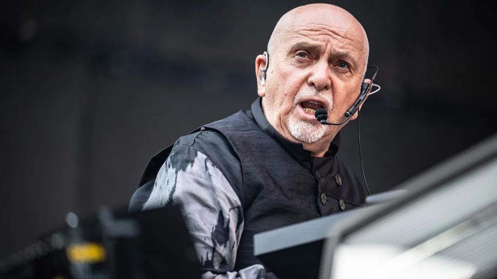 Peter Gabriel var ute efter en manskör på högsta nivå. Valet föll på den klassiska Uppsalakören Orphei Drängar.