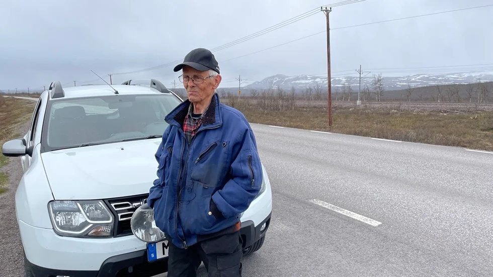 Renskötaren Bertil Svonni stoppades av polis då han körde sakta för att kolla efter renar. "Det är bra att de stoppar och tar alkoholtest, men grejerna ska funka. Det är allvarligt om mätaren visar fel åt andra hållet".