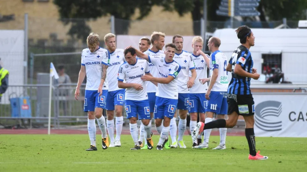 Fick fira igen. IFK tog tre viktiga poäng i studenstaden. "Det stärker oss mycket" sa Eric Smith (längst till vänster) efter 1–0-segern mot Sirius.