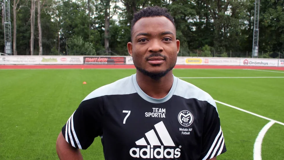 Nigerianen Paul Elvis, forward, är på plats hos Motala AIF i veckan.