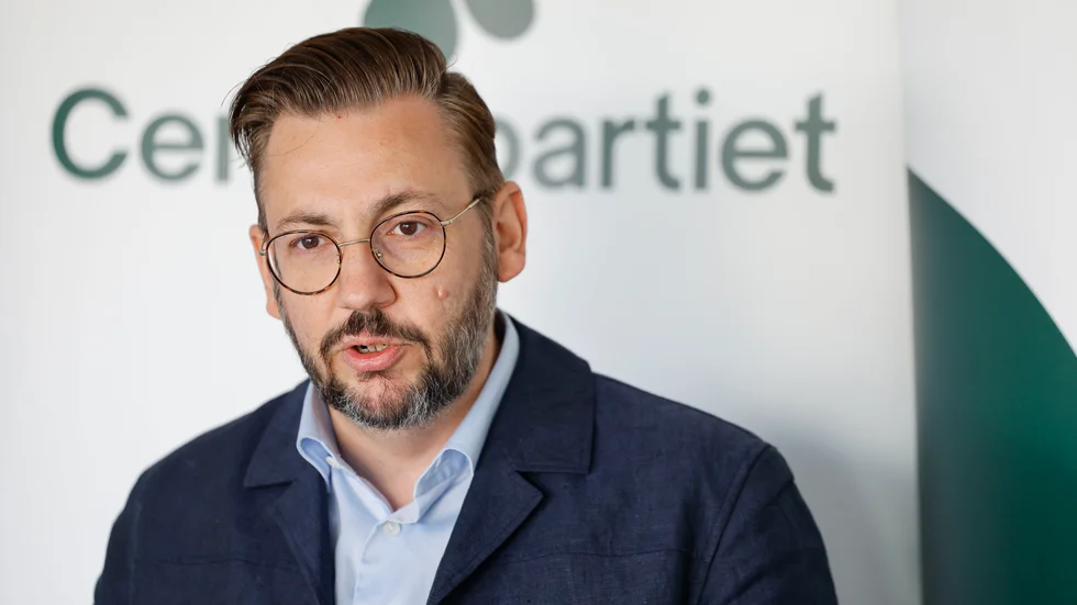 Centerpartiets ledare Muharrem Demirok under en pressträff på Järvaveckan.