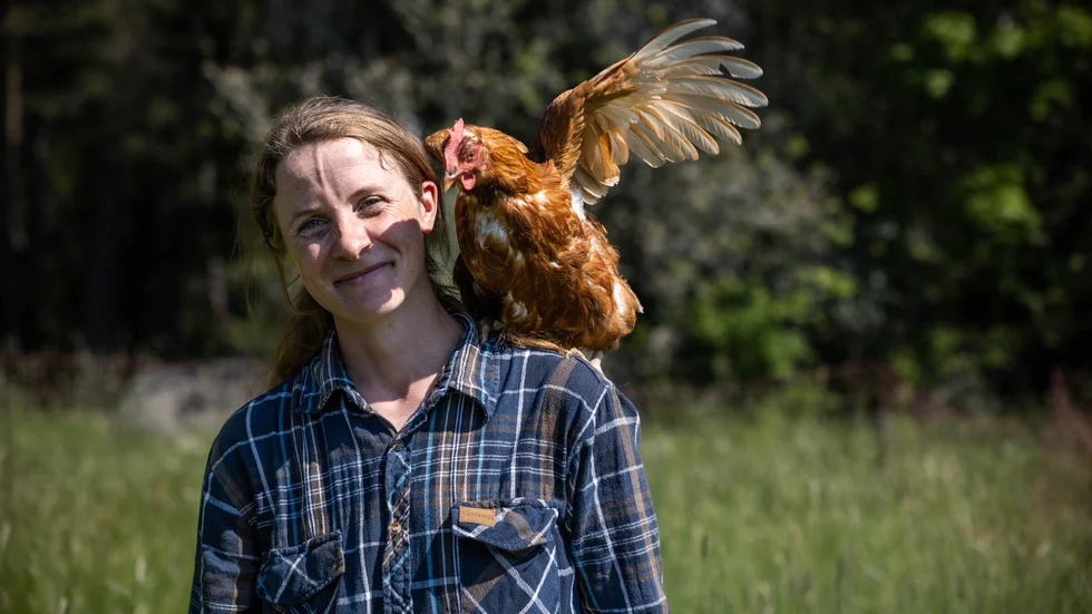 Camilla Stark har lantbruket i blodet, med en pappa som är mjölkbonde, men det var ändå inte ett självklart karriärsval. "Nu uppskattar jag att jobba nära naturen och välja själv hur dagen läggs upp."