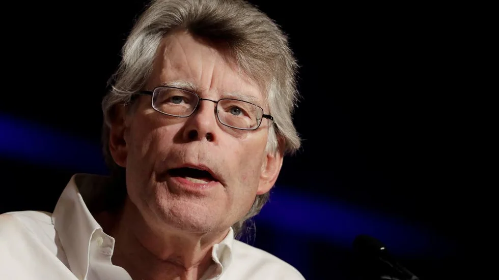 Tips. I boken "Att skriva" delar Stephen King med sig av sina tips för framtida författare.