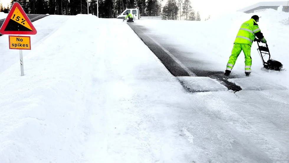 Överklagat. Den biltestbana som Hotell Laponia vill anlägga vid Fjällbonäs är överklagad. Den här slipningen utförs dock vid Colmis anläggning i Arjeplog.