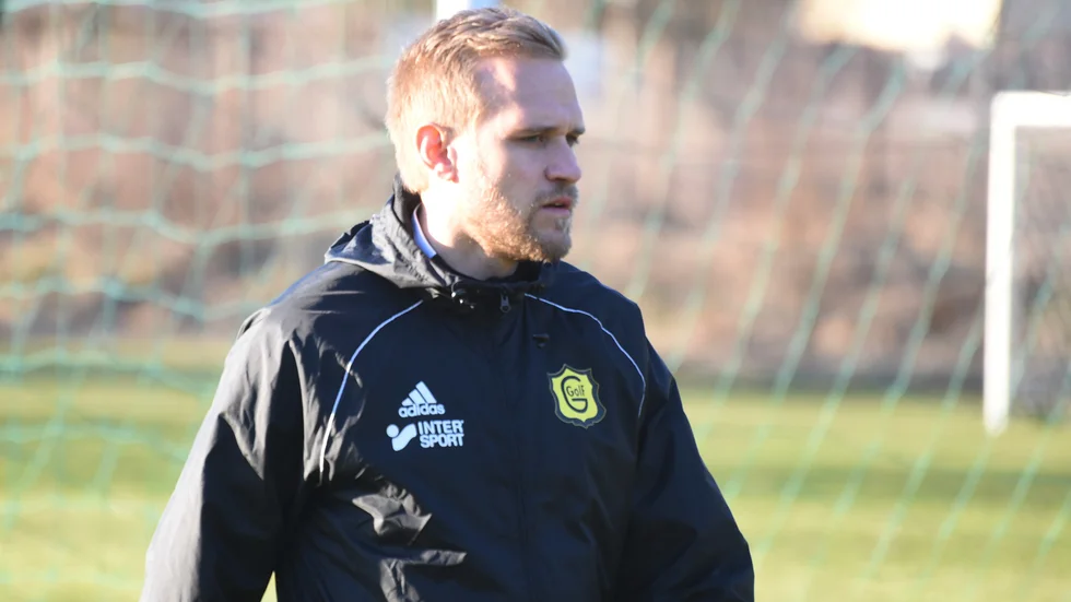 Ola Lindblom leder i år Gullringens GoIF tillsammans med Patrik Wärnehall. Lindblom är spelande tränare och ser fram emot säsongsstarten på lördag.