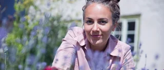 Trött på att vattna? – Simone skapar en vacker trädgård utan jord