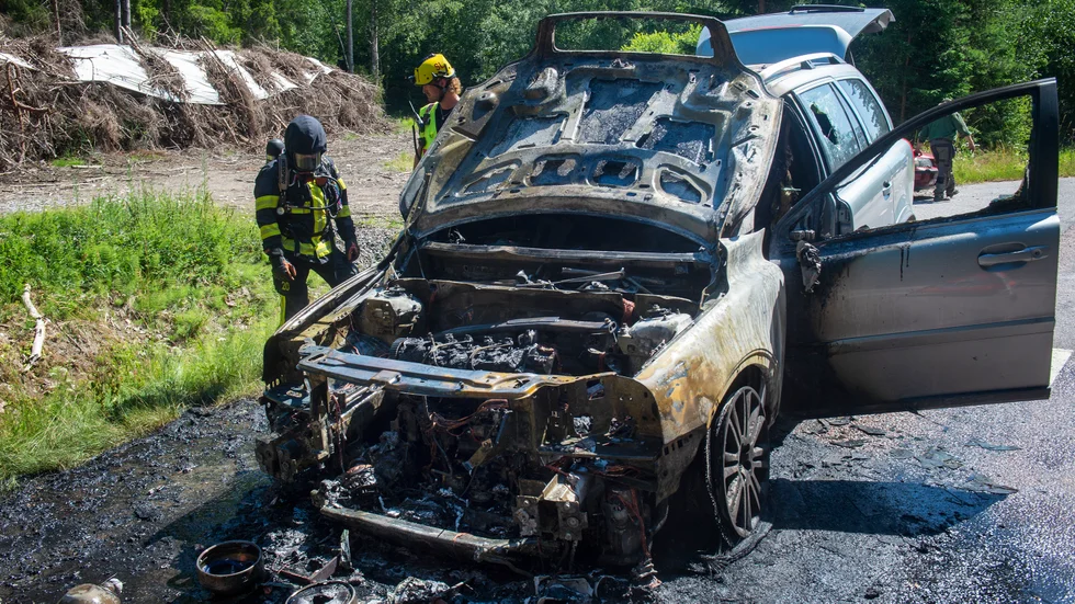 Kjell Ericsons bil fattade eld mitt under färden.