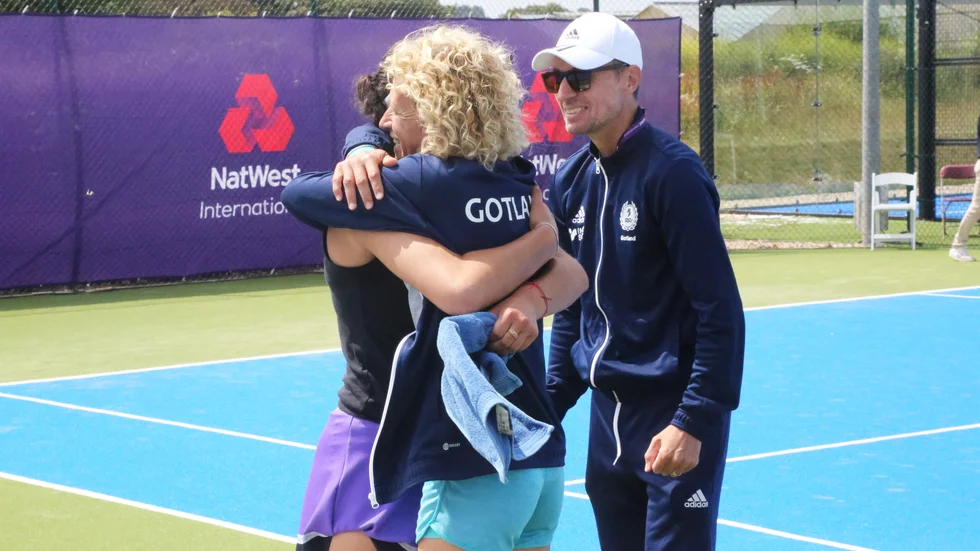 Duon Tzvetelina Havrén och Melliz Petkova Mustafa kammade hem en historisk silvermedalj i damernas lagtävling i tennis.