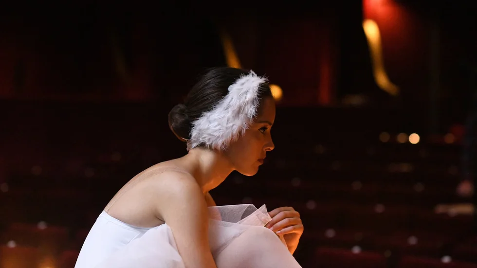 "Houria" är berättelsen om en ung dansare (Lyna Khoudri) som får sina ballerinadrömmar krossade efter att ha blivit misshandlad.