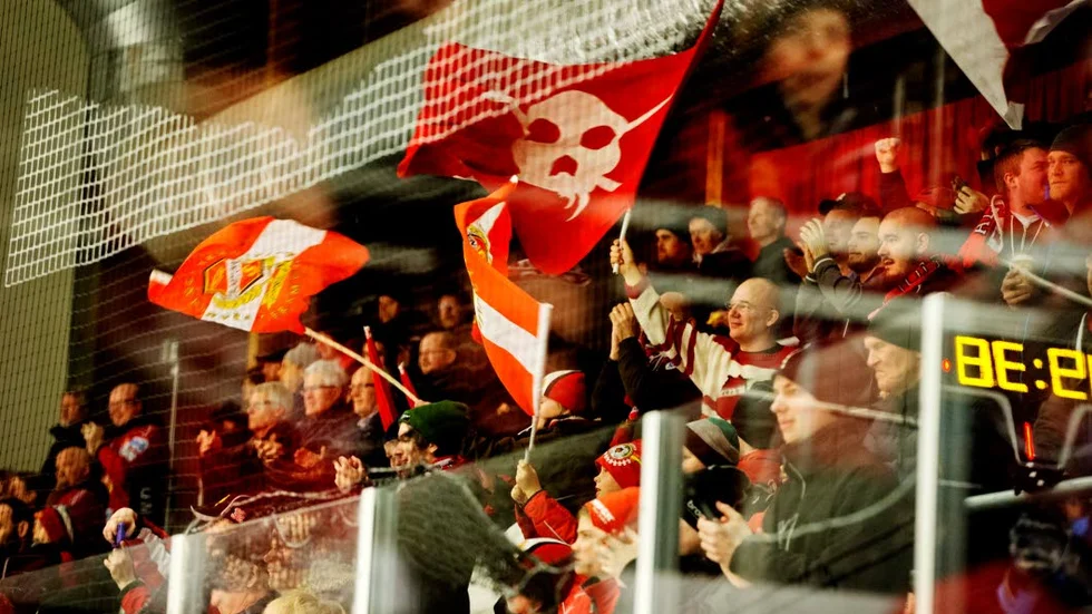 Publikfest. Än så länge är det Gränby ishall som gäller för Almtuna men Uppsala arena väntas ta 6 800 åskådare.