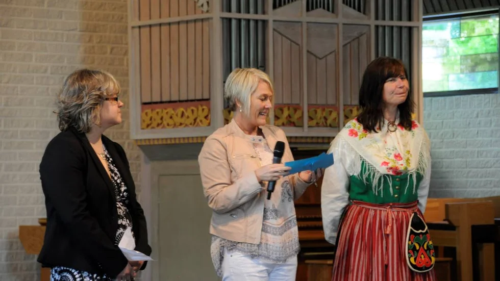 Från vänster: nya rektorn Anette Danielsson, biträdande rektor Lena Skans och intendent Elisabeth Noremo från Centralskolan under skolavslutningen i Borgenkyrkan.