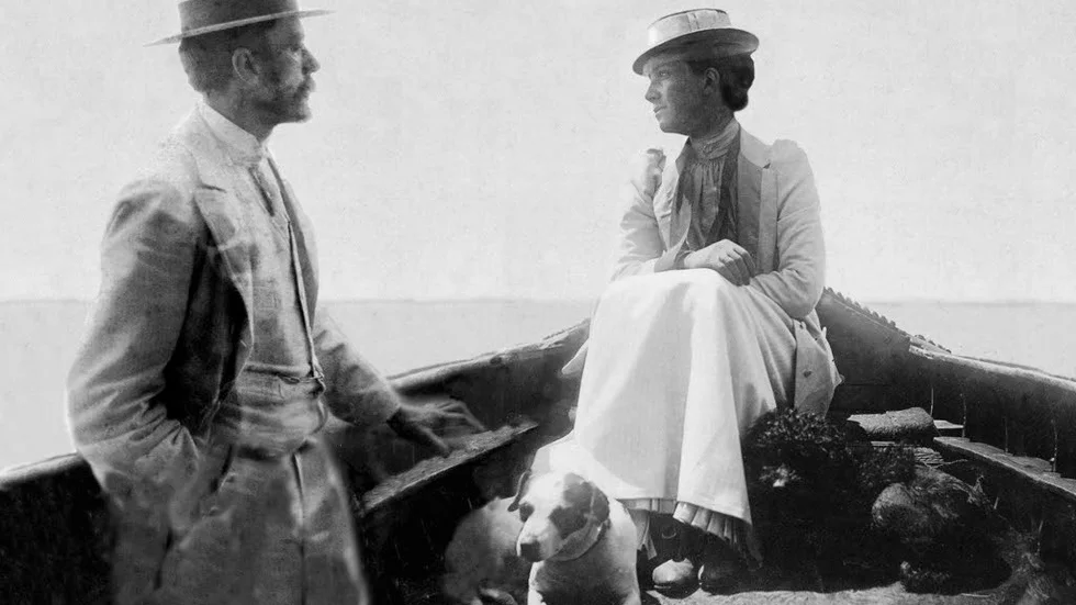 Relationen mellan drottning Victoria och hennes läkare Axel Munthe står i centrum för filmen "Förbjuden kärlek". Pressbild