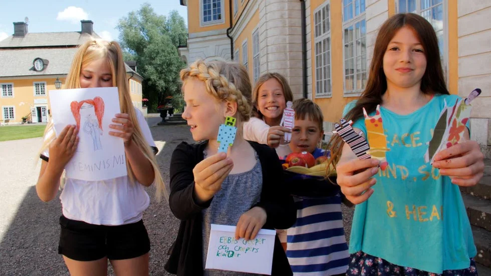 Ung konst. Några av barnen på konstkollot i Österbybruk visar upp sina verk. Tilly Jorlin, Ebba Jorlin, Alva Rask, Alexander SDLKGJ och Emma Berg.